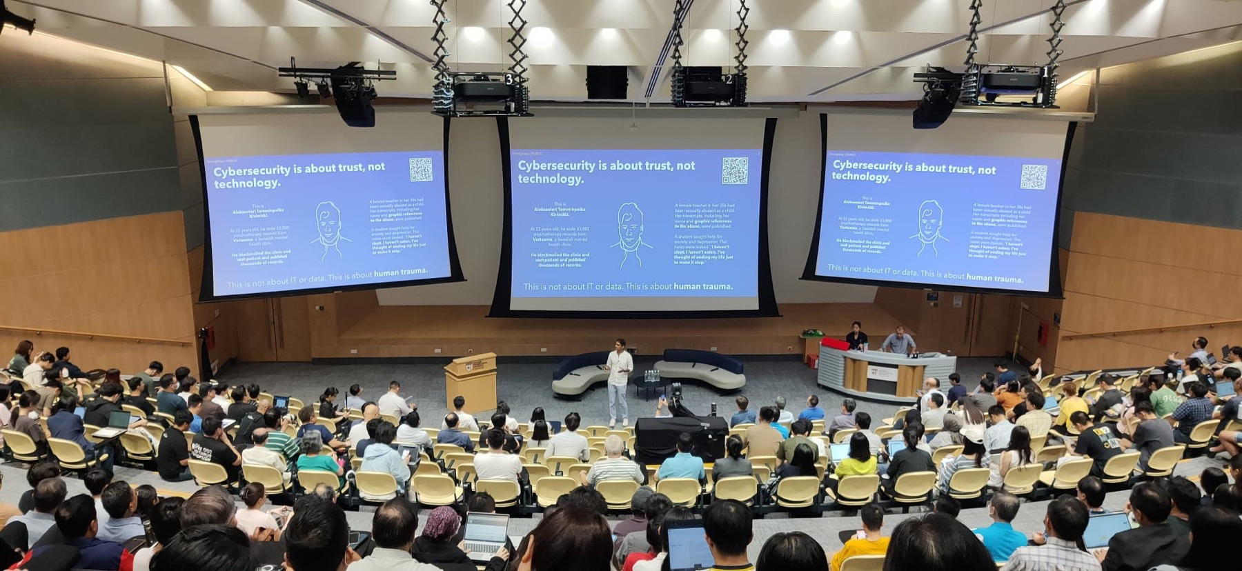 A full auditorium during one of Gaurav Keerthi’s talks.